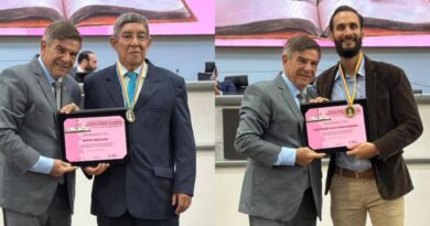 Vereador Veterinário Francisco homenageia educadores durante Sessão Solene Vereador Veterinário Francisco homenageia educadores durante Sessão Solene
