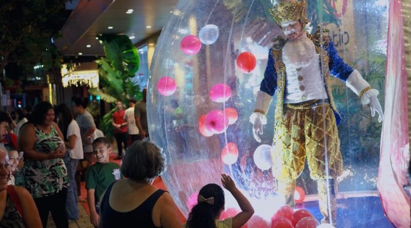 Magia do circo e do Natal se unem em espetáculo gratuito no centro