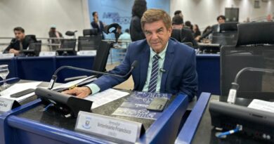 Vereador Veterinário Francisco apresenta indicações para melhorias em bairros da Capital