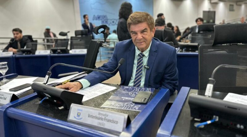 Vereador Veterinário Francisco apresenta indicações para melhorias em bairros da Capital