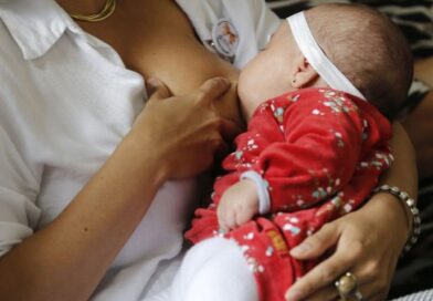 Mamanalgesia humaniza a vacinação infantil e será tema em evento nacional sobre amamentação
