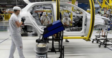 Juros altos travam crédito para 80% das indústrias, revela pesquisa