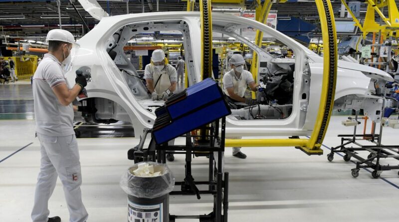 Juros altos travam crédito para 80% das indústrias, revela pesquisa