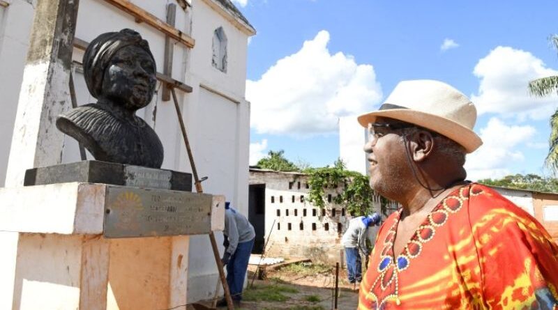 Moradores da Tia Eva se emocionam e comemoram início das obras de restauração na comunidade Moradores da Tia Eva se emocionam e comemoram início das obras de restauração na comunidade