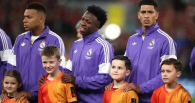 Mbappé pede à torcida que apoie Vini Jr em meio a dificuldades do Real