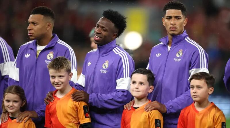 Mbappé pede à torcida que apoie Vini Jr em meio a dificuldades do Real