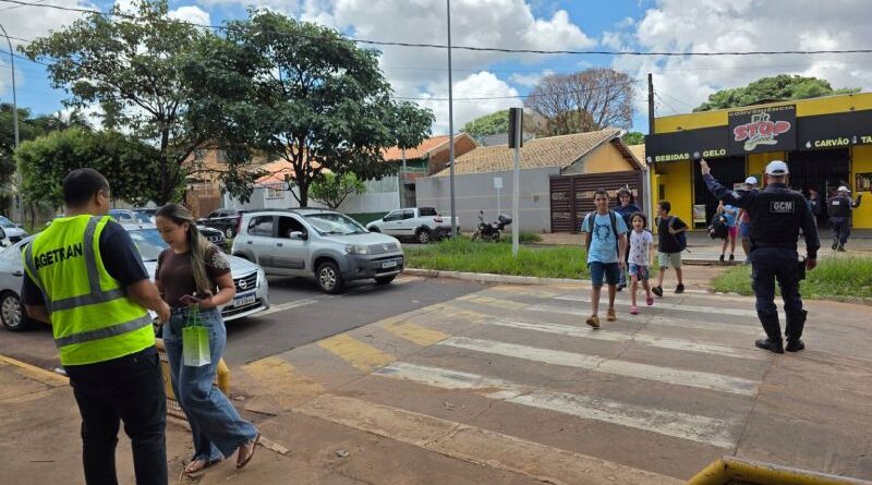 Agetran intensifica orientações de trânsito no retorno às aulas