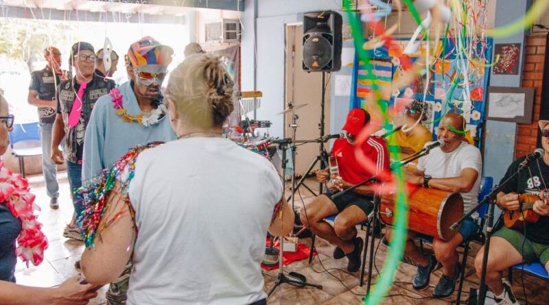 Carnaval vira ferramenta de cuidado e quebra estigmas no CAPS Margarida