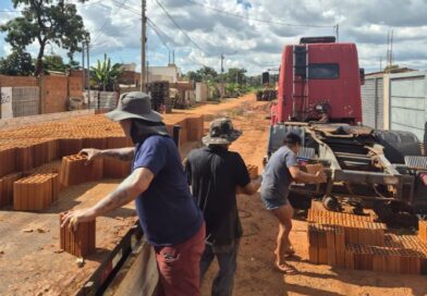 Emha entrega materiais e apoia famílias em situação de vulnerabilidade Emha entrega materiais e apoia famílias em situação de vulnerabilidade