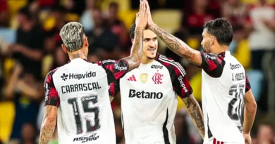 Flamengo massacra o Madureira por 8 a 0 e confirma Fla-Flu na final do Carioca