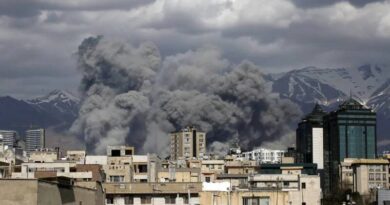 Israel atinge o complexo de liderança do Irã, “coração de Teerã”