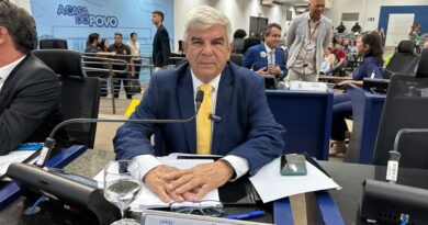 Vereador Veterinário Francisco denuncia abandono e diz que ruas de Campo Grande lembram a superfície Lunar Vereador Veterinário Francisco denuncia abandono e diz que ruas de Campo Grande lembram a superfície Lunar