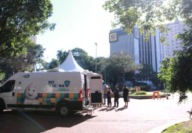 Praça Ary Coelho virou ponto central da vacinação no Dia D na capital