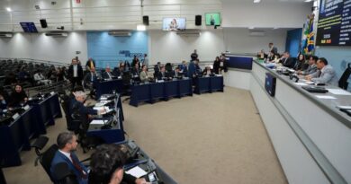Vereadores aprovam Sistema de Esporte Comunitário, para uso de quadras de escolas aos finais de semana Vereadores aprovam Sistema de Esporte Comunitário, para uso de quadras de escolas aos finais de semana