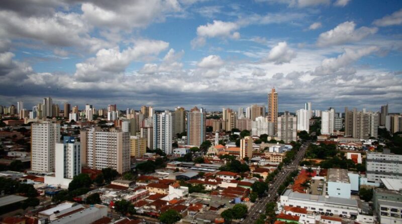 Defesa Civil alerta para risco de chuvas e ventos intensos
