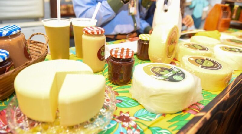 9 ª Festa do Queijo reúne 16 mil pessoas e supera R$ 1 milhão em vendas 9 ª Festa do Queijo reúne 16 mil pessoas e supera R$ 1 milhão em vendas