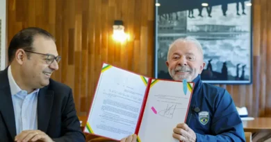Lula sanciona lei que garante renovação automática da CNH Lula sanciona lei que garante renovação automática da CNH