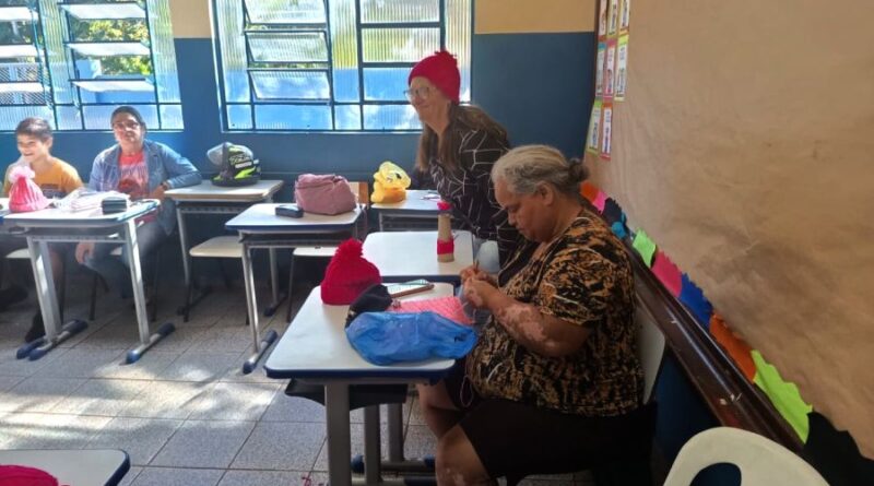 Semu forma 30 mulheres em curso de crochê Semu forma 30 mulheres em curso de crochê