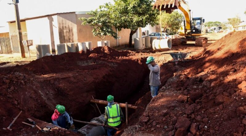 Obras de drenagem preparam Jd. das Nações para asfalto