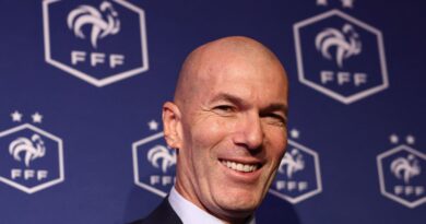 Zidane é novo técnico da França com missão de liberar poder ofensivo