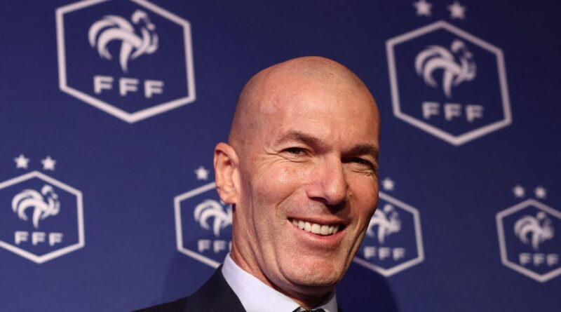 Zidane é novo técnico da França com missão de liberar poder ofensivo