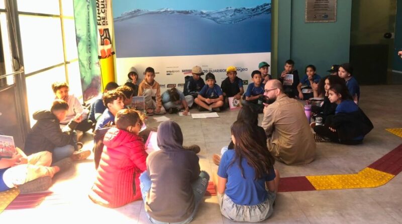 Alunos mergulham no aprendizado em exposição sobre a água