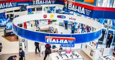 Casas Bahia fez 1,9 mil demissões em 2 dias; juíza suspendeu dispensas Casas Bahia fez 1,9 mil demissões em 2 dias; juíza suspendeu dispensas