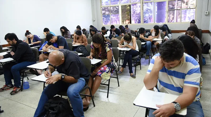 Encceja é no próximo domingo; saiba como consultar locais de provas Encceja é no próximo domingo; saiba como consultar locais de provas