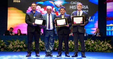 Vereador Veterinário Francisco homenageia personalidades em sessão solene em comemoração aos 127 anos de Campo Grande Vereador Veterinário Francisco homenageia personalidades em sessão solene em comemoração aos 127 anos de Campo Grande