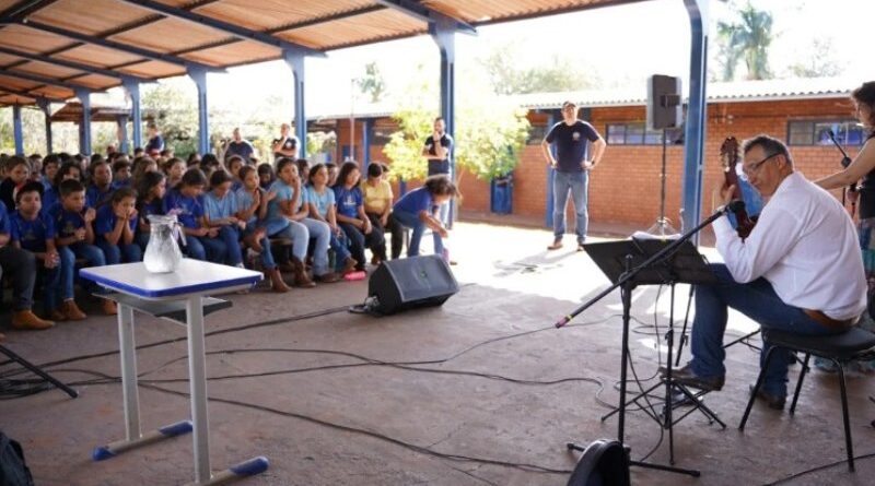 Projeto leva música brasileira às escolas de Campo Grande Projeto leva música brasileira às escolas de Campo Grande