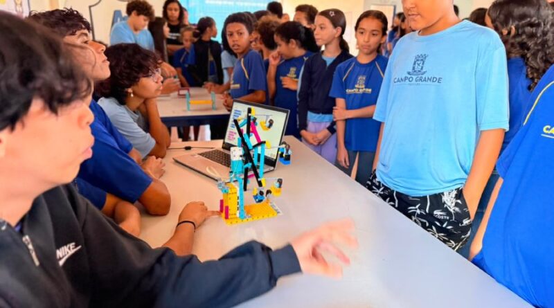 Robótica leva tecnologia e criatividade à escola municipal Robótica leva tecnologia e criatividade à escola municipal