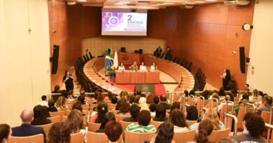Simpósio debate violência política contra mulheres Simpósio debate violência política contra mulheres