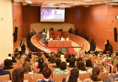 Simpósio debate violência política contra mulheres Simpósio debate violência política contra mulheres