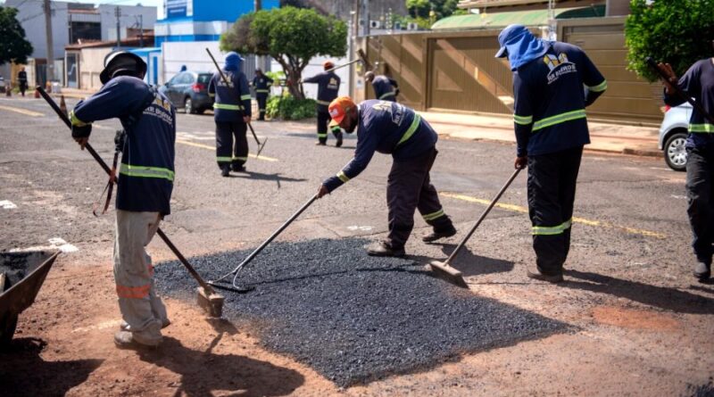 Mutirão de tapa-buracos atende região da Vila Progresso neste sábado