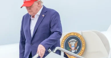 Trump afirma que Irã deveria se render e ameaça bombardear Omã Trump afirma que Irã deveria se render e ameaça bombardear Omã