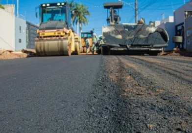 Prefeitura de Campo Grande assina obras de asfalto para cinco regiões Prefeitura de Campo Grande assina obras de asfalto para cinco regiões