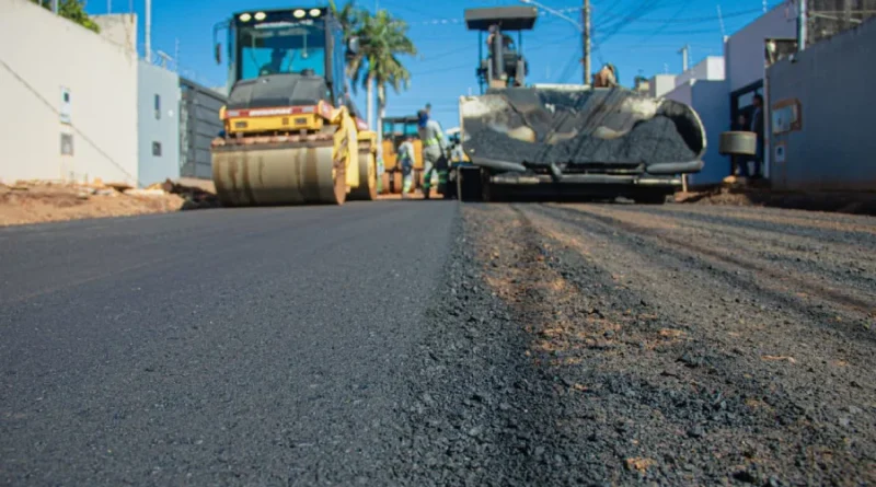 Prefeitura de Campo Grande assina obras de asfalto para cinco regiões Prefeitura de Campo Grande assina obras de asfalto para cinco regiões