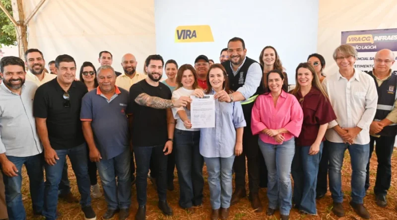 Moradores comemoram chegada de drenagem e asfalto no Santa Emília e Aquarius