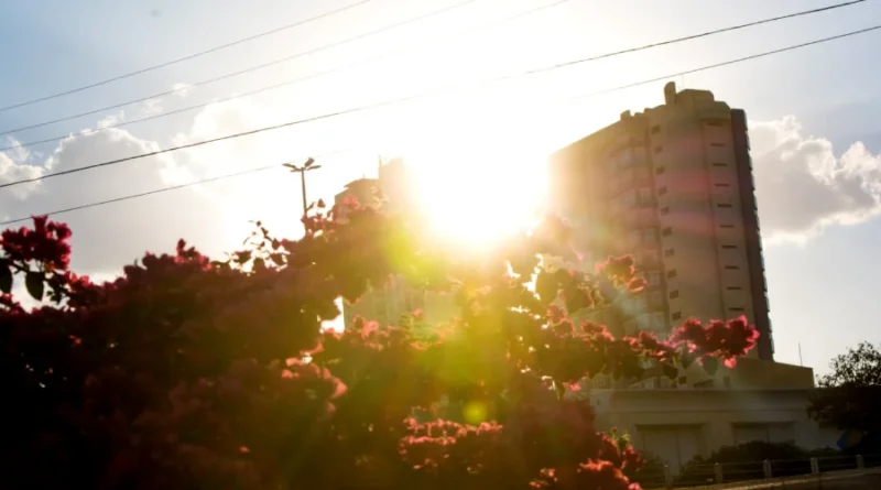 Com risco de altas temperaturas, Defesa Civil emite alerta vermelho Com risco de altas temperaturas, Defesa Civil emite alerta vermelho