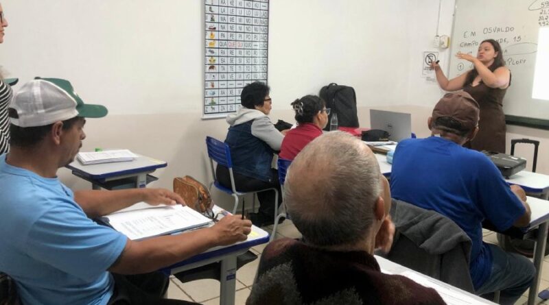 Alunas da EJA debatem combate à violência contra a mulher