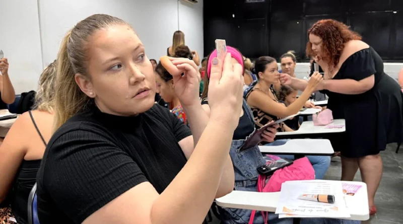 Semu oferece cursos gratuitos de automaquiagem e design de sobrancelhas nesta semana Semu oferece cursos gratuitos de automaquiagem e design de sobrancelhas nesta semana