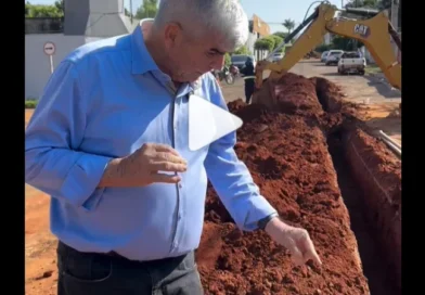 Francisco celebra substituição de tubulação de amianto por pvc