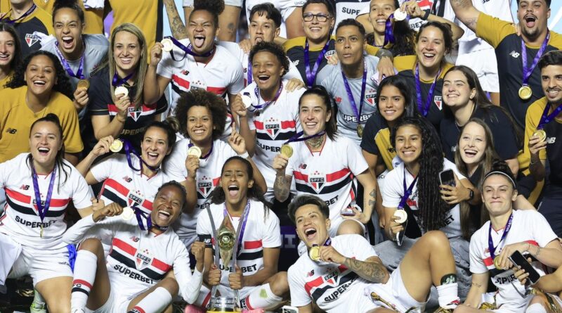 São Paulo segura Corinthians e é campeão brasileiro pela 1ª vez São Paulo segura Corinthians e é campeão brasileiro pela 1ª vez